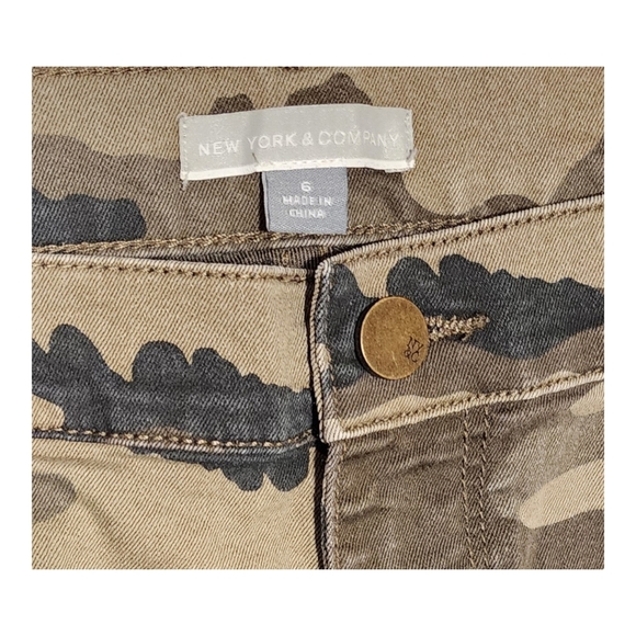 New York & Company Camo Pants, Stretch Skinny Jeans, Size 6 - Picture 5 of 7